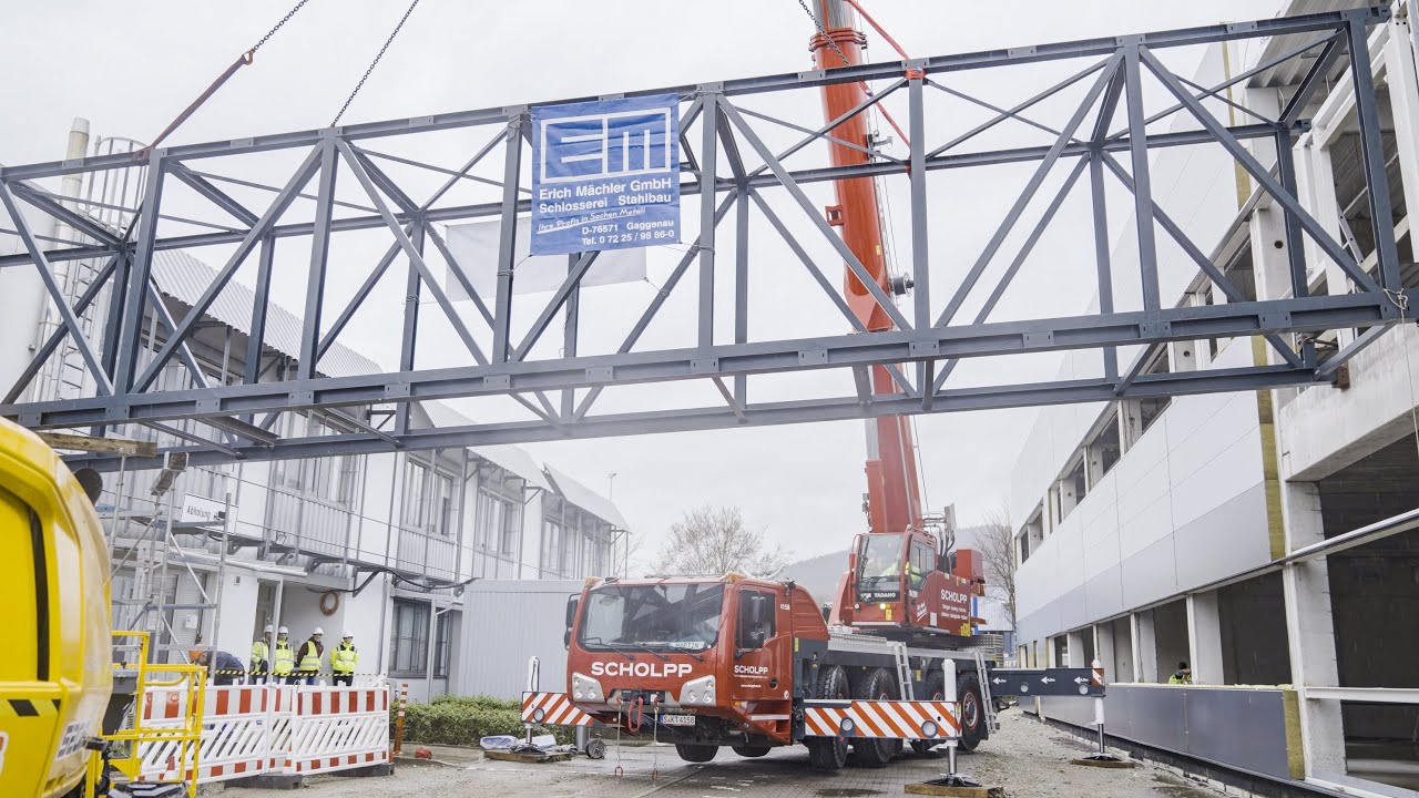 Scholpp setzt bei Brückeneinhub auf seinen neuen Tadano AC 4.080-1