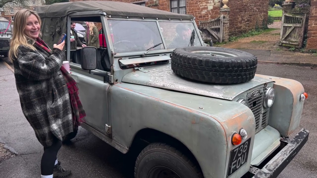 Land Rover meet at Chapel & Co cafe. Dec 2025