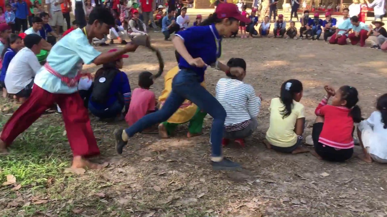 Leak Konseang Game - Cambodia Traditional Game in Khmer New Year