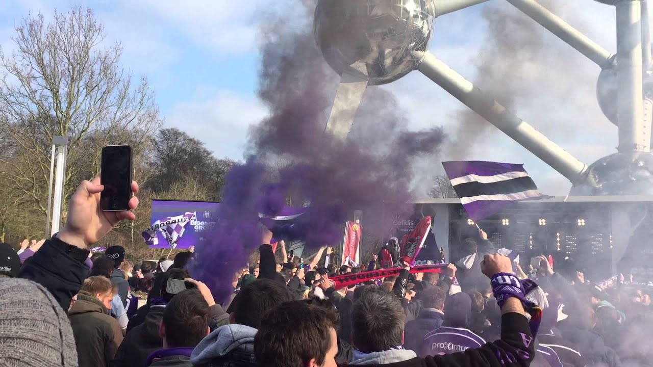 RSCA FANS SINGING: 'Qui ne saute pas, n'est pas Bruxellois!'