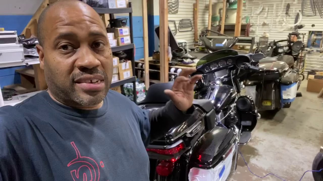 Harley-Davidson Street Glide audio upgrade part 2 ( Punisher )