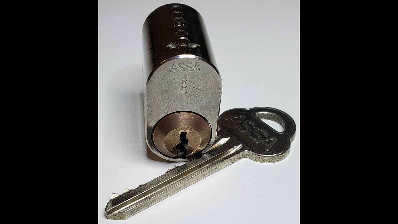 [L33] ASSA 700 Oval Lock - pick and gut