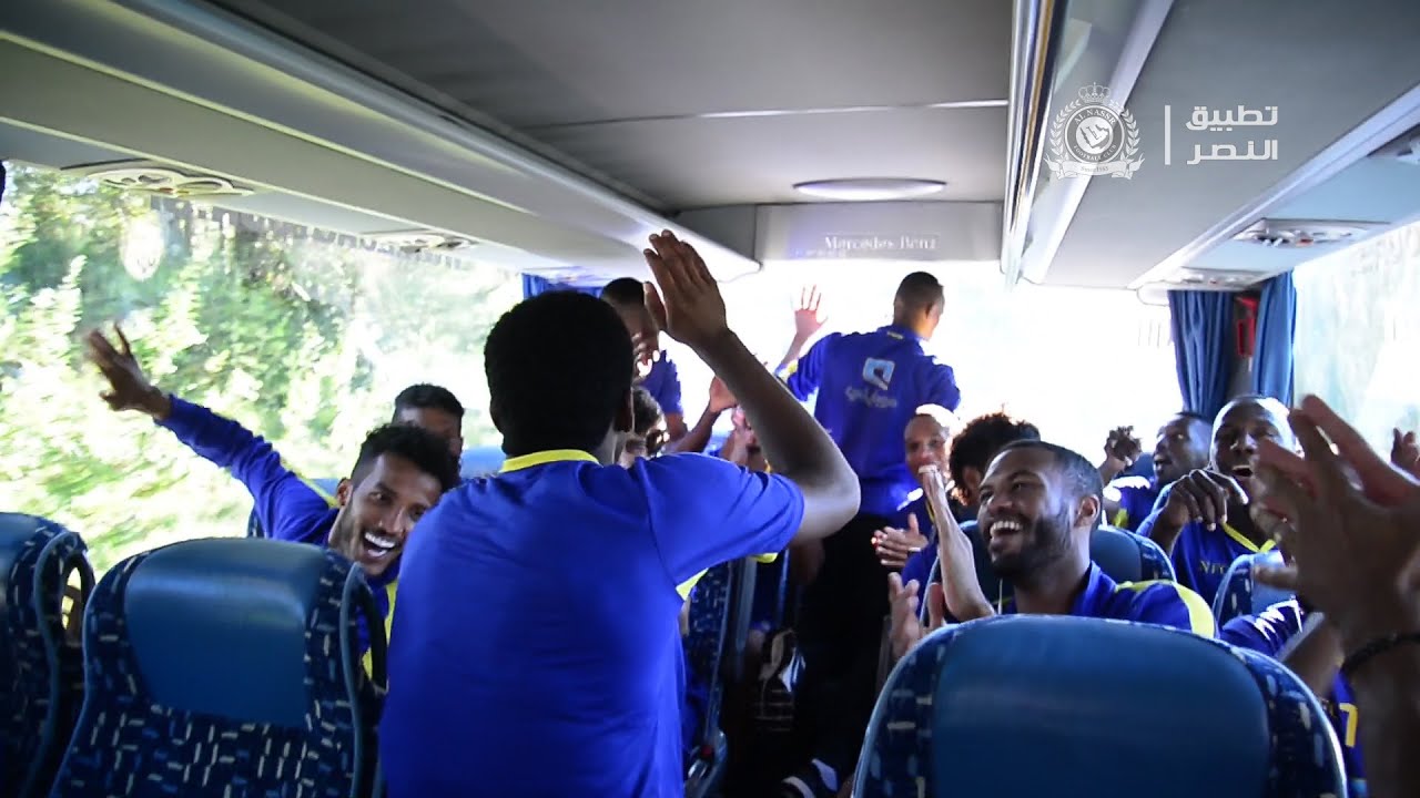 تطبيق النصر : كواليس نجوم العالمي في الباص .. اجواء الطرب وشايع هو الباشا !