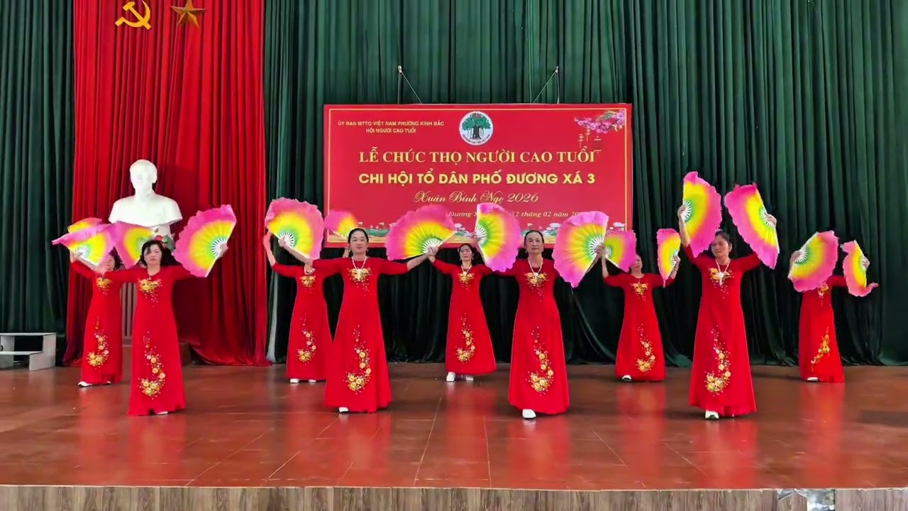 CLB dân vũ tổ dân phố 3 phường kinh bắc dự lễ chúc thọ các cụ cao tuổi 