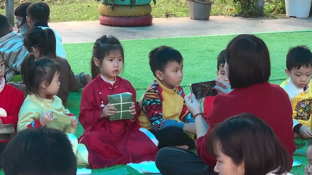 Tý-sữa gói bánh tết