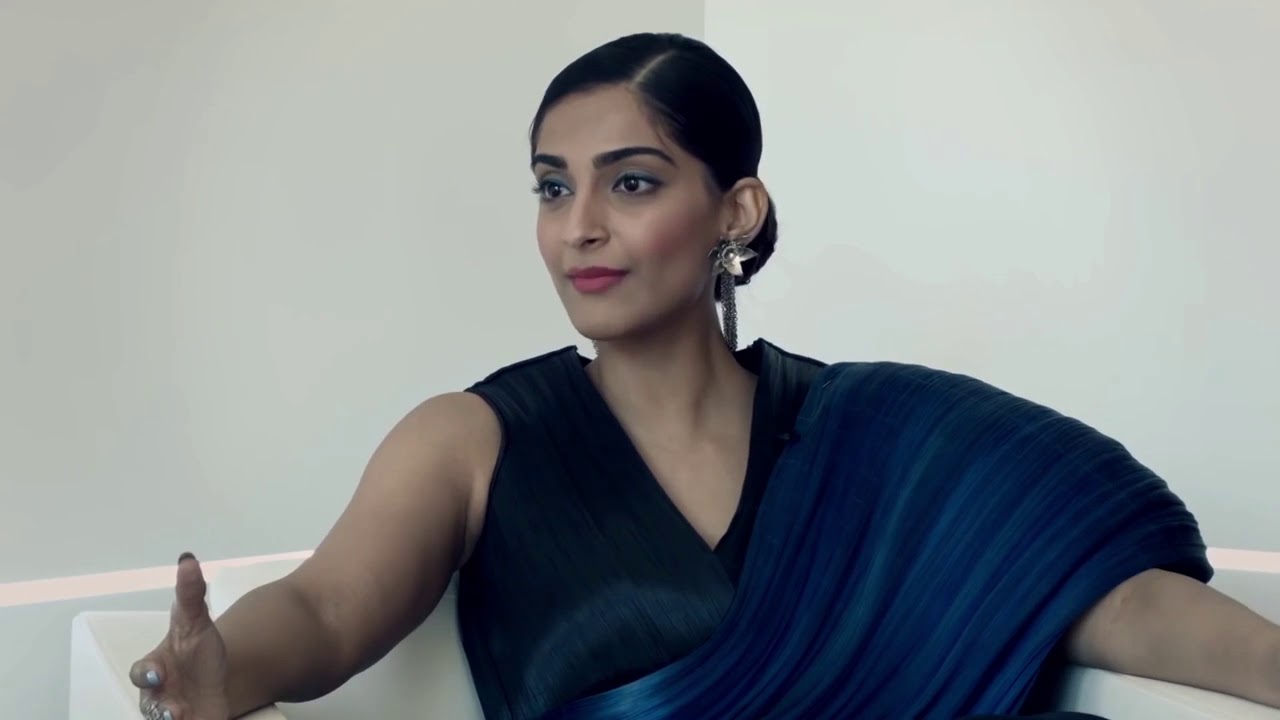 Overconfident Sonam Kapoor&rsquo;s Dumbest Interview ever | Must watch her Silly Reply |