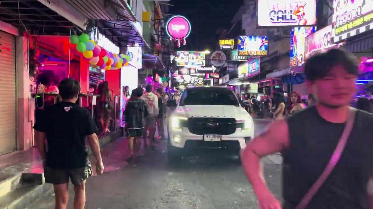 Walking on soi 6 Pattaya on 24 nd of January at 23:32 Thailand