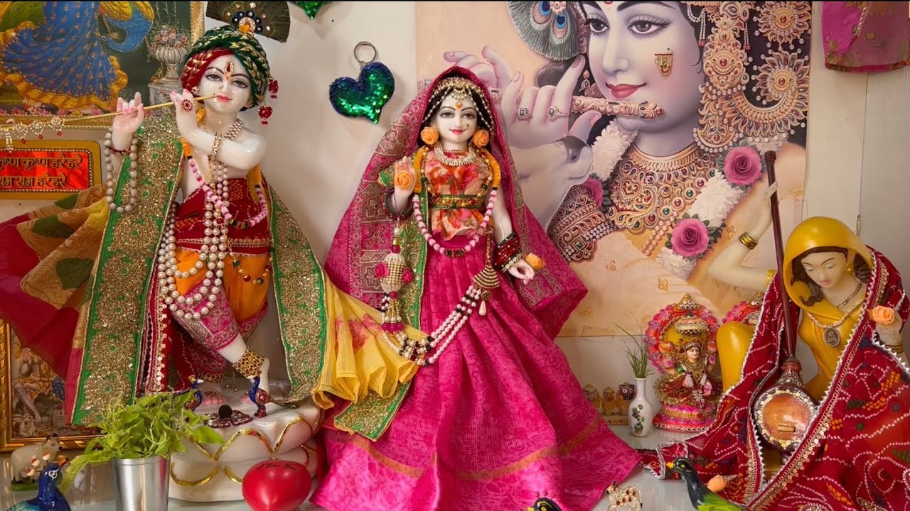झुलत झूला डाल सजनी कुंजन में | Radhakrishna colourful shringar |