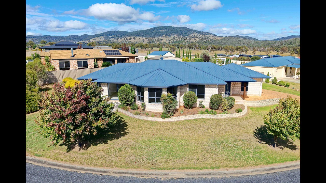 22 Parkes Drive, Tenterfield