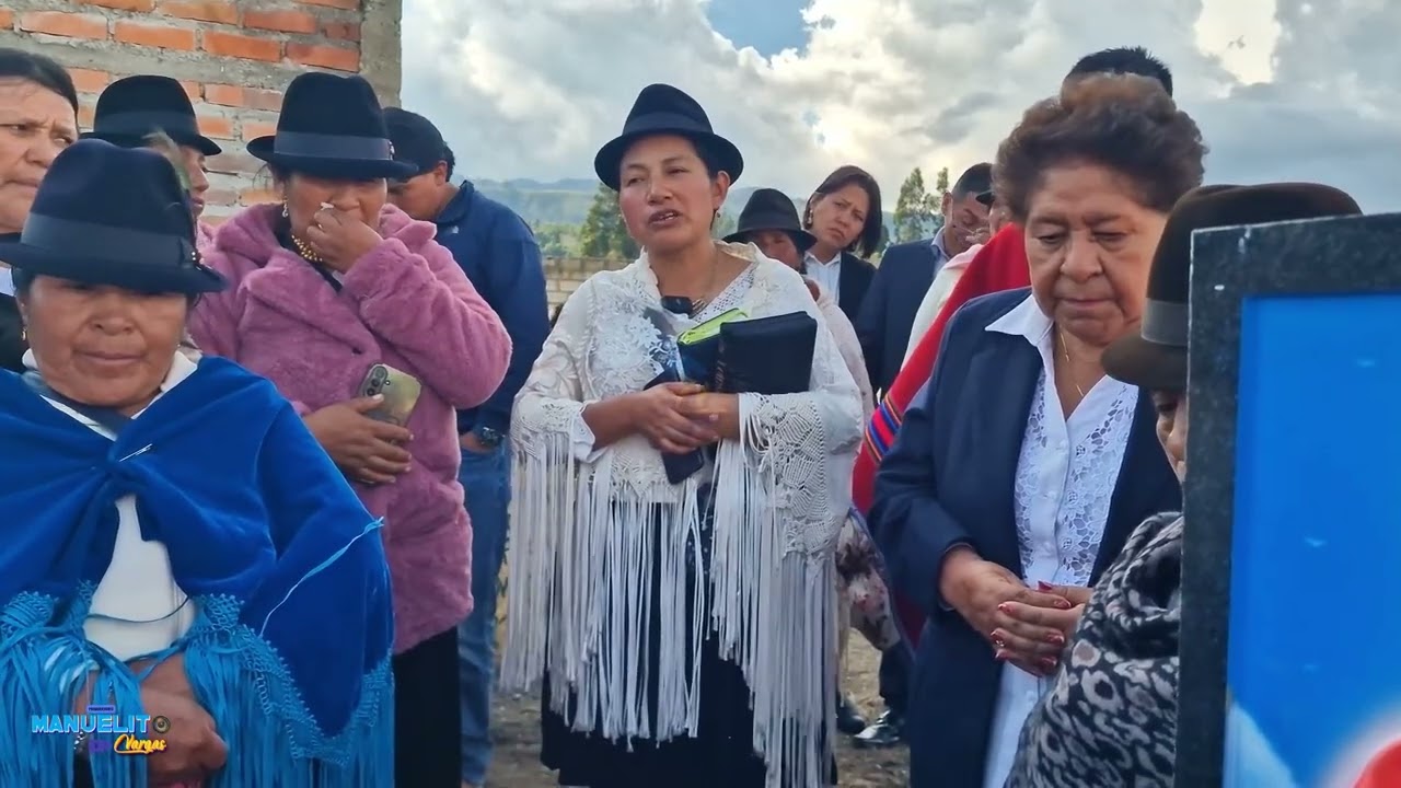 Colocación de la lapida Hno. Julian Choloquinga II Poalo-Latacunga