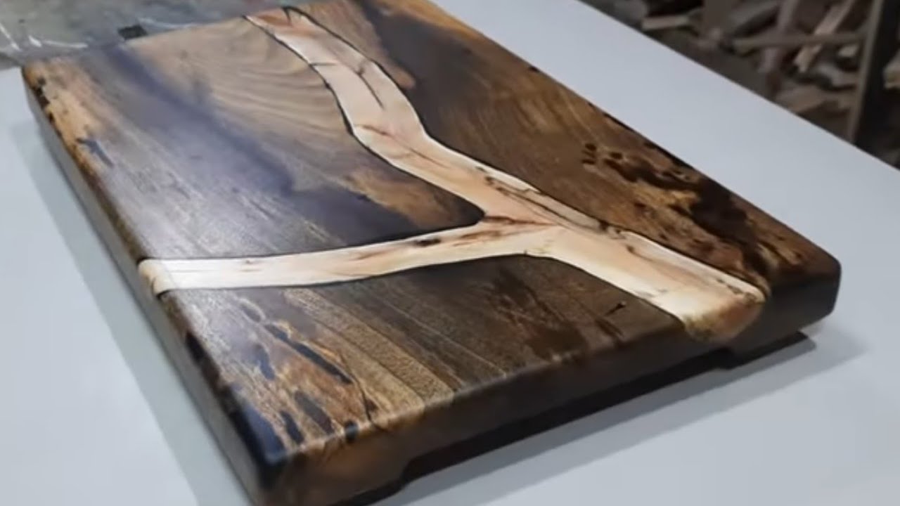 Tábua de servir com cristal resina e cristal cera @Escuta_o_véio