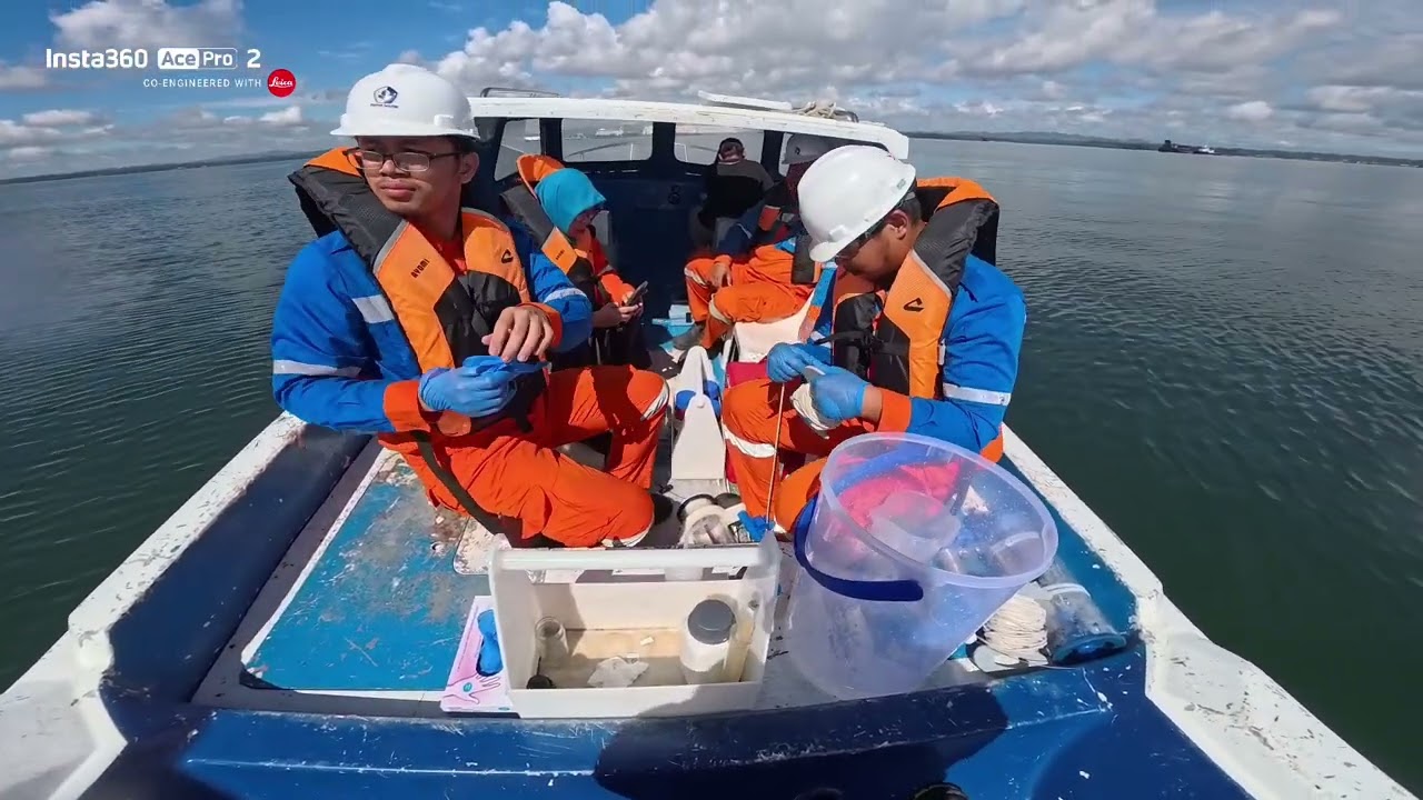 Sampling air laut dengan para pemegang PPC