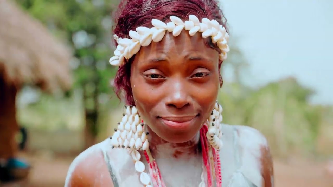 Esso la Reine de la tradition_ Howou (famille)