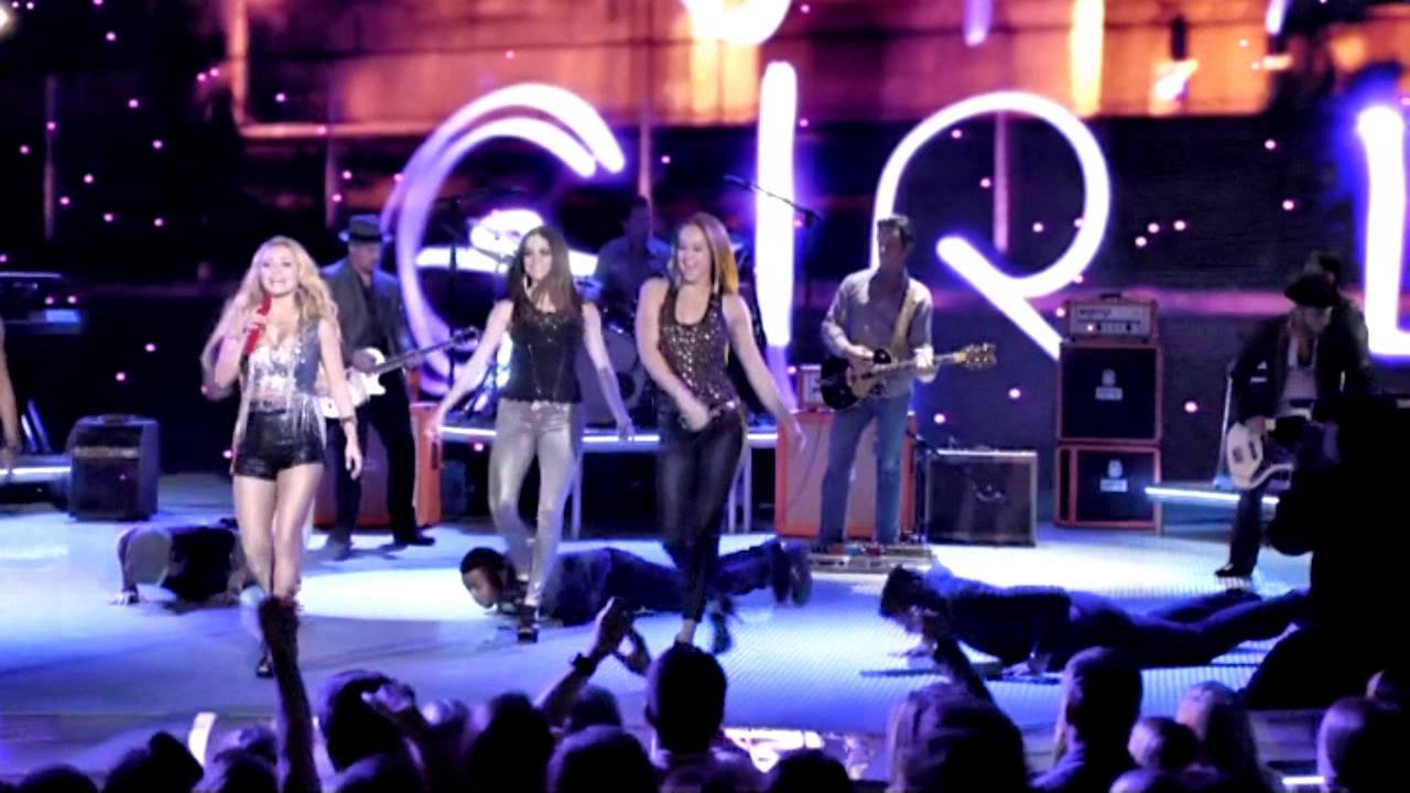 Juliette Barnes - I'm a girl (Live Performance)