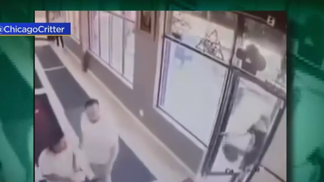 New surveillance video shows deadly shooting inside West Garfield Park store