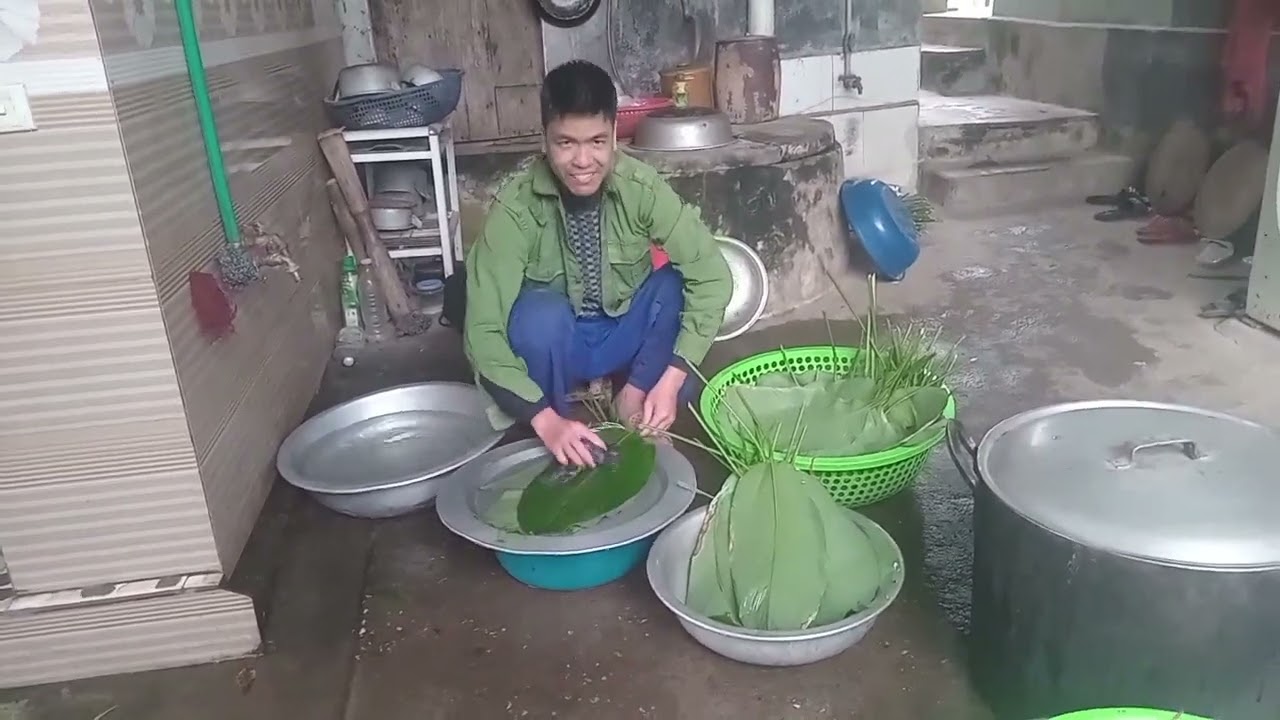 Lau lá dong. 3 ngày mỗi lần lau 2 bó hoặc 3 bó 