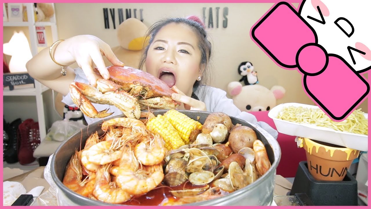 SPICY SEAFOOD BOIL ft. GARLIC NOODLES | MUKBANG