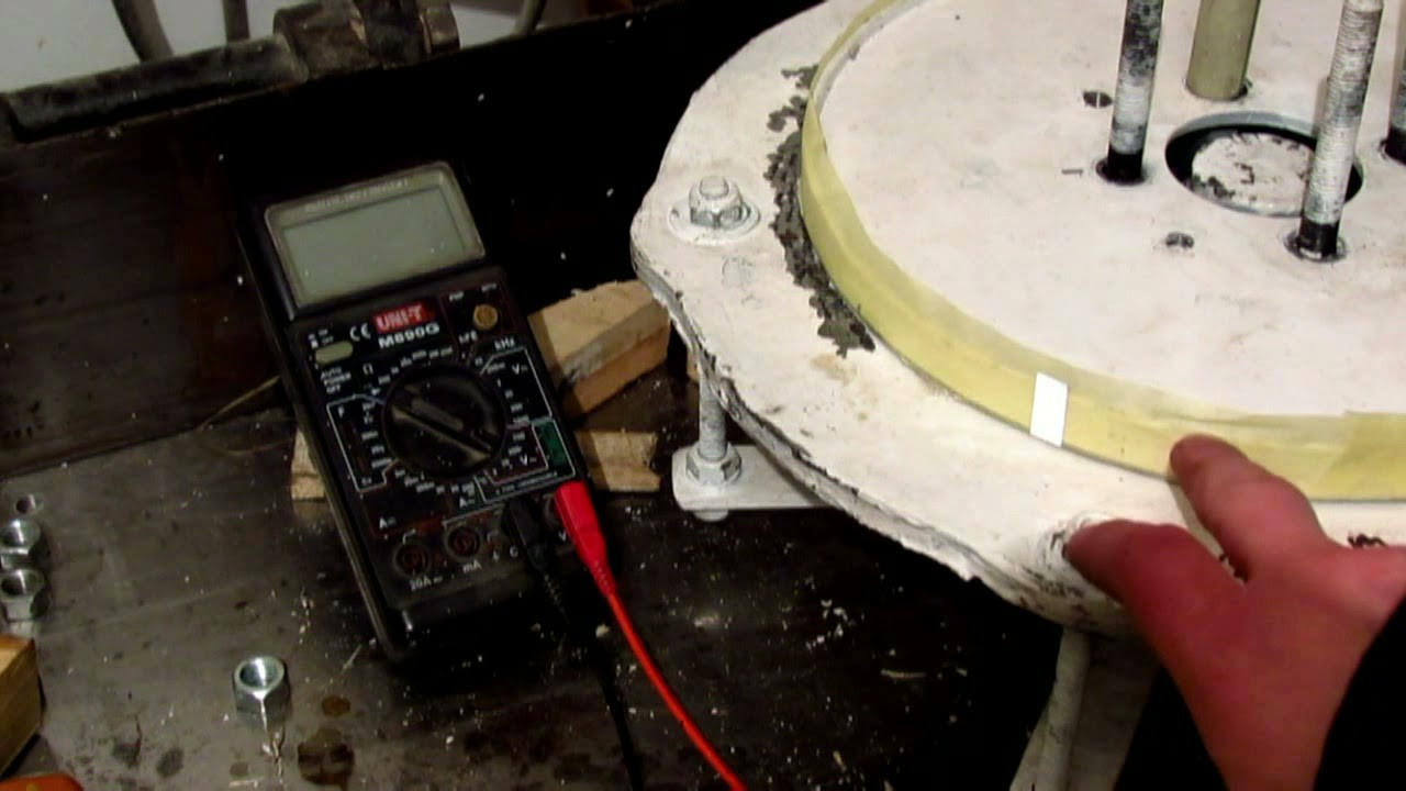 WIATRAK - TURBINA  WIATROWA - test  generatora  obr/min   rpm/m = V ... ?