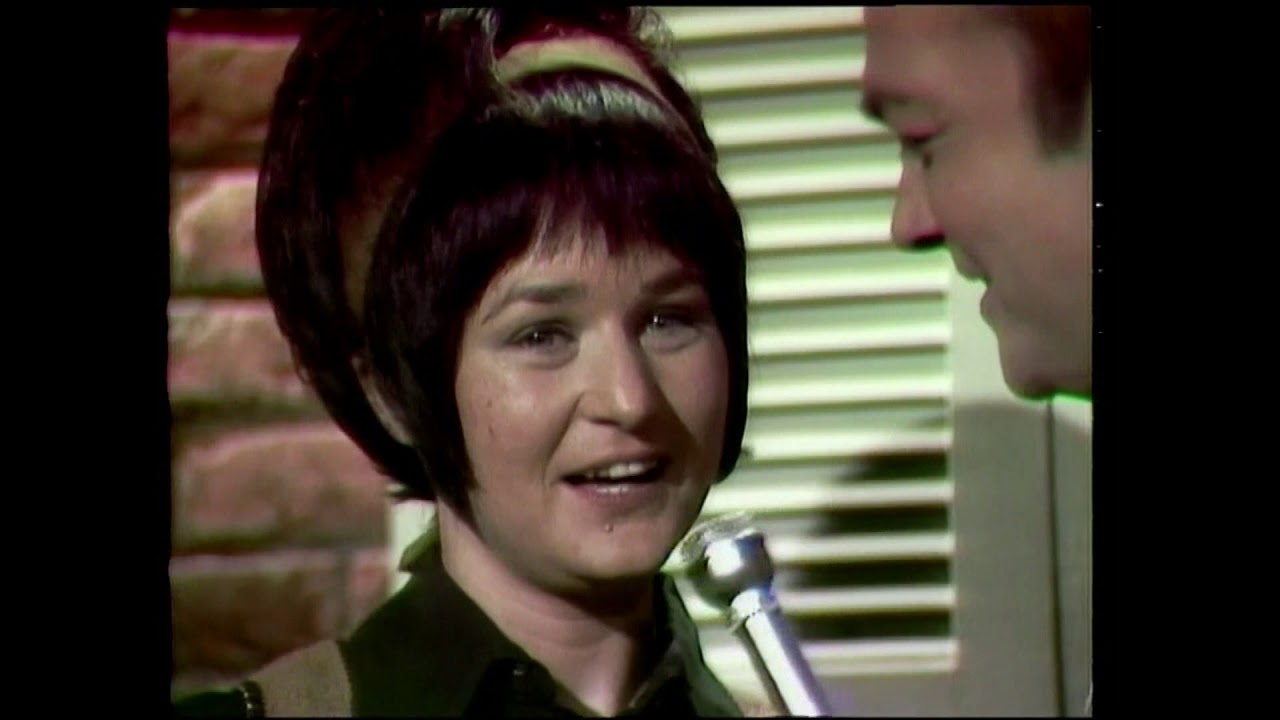 “The Wilburn Brothers Show | Loretta Lynn, Jay Lee Webb & Peggy Sue | Classic Country TV”