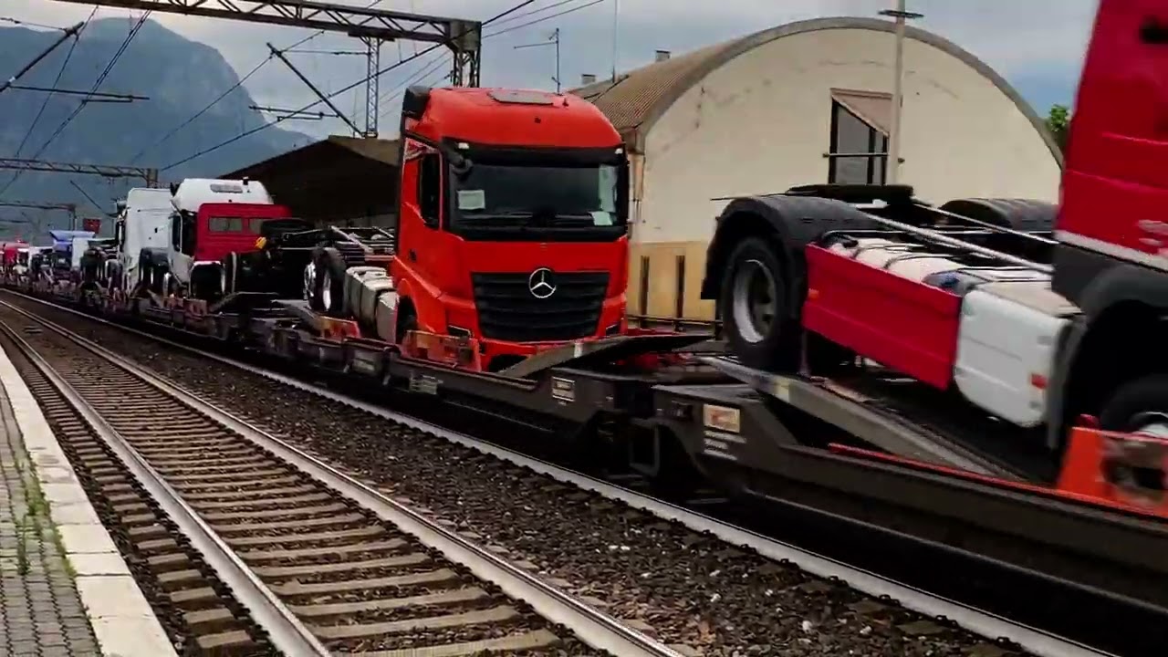 Un Mix di Treni Merci e Non alla Stazione di Gemona del Friuli 2023