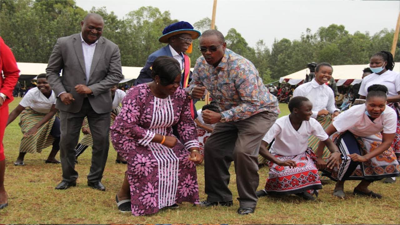 WATCH RAILA ODINGA HOMA BAY IRON LADY GOV GLADYS WANGA SHOWING HIS DANCE MOVES