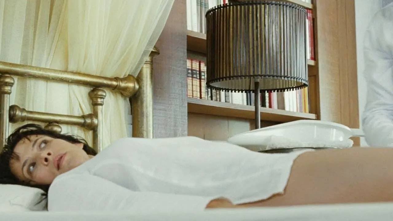 最美床戲女神蘇菲·瑪索，即便一直躺著，依然美艷動人，打動男護工，收獲美麗愛情！