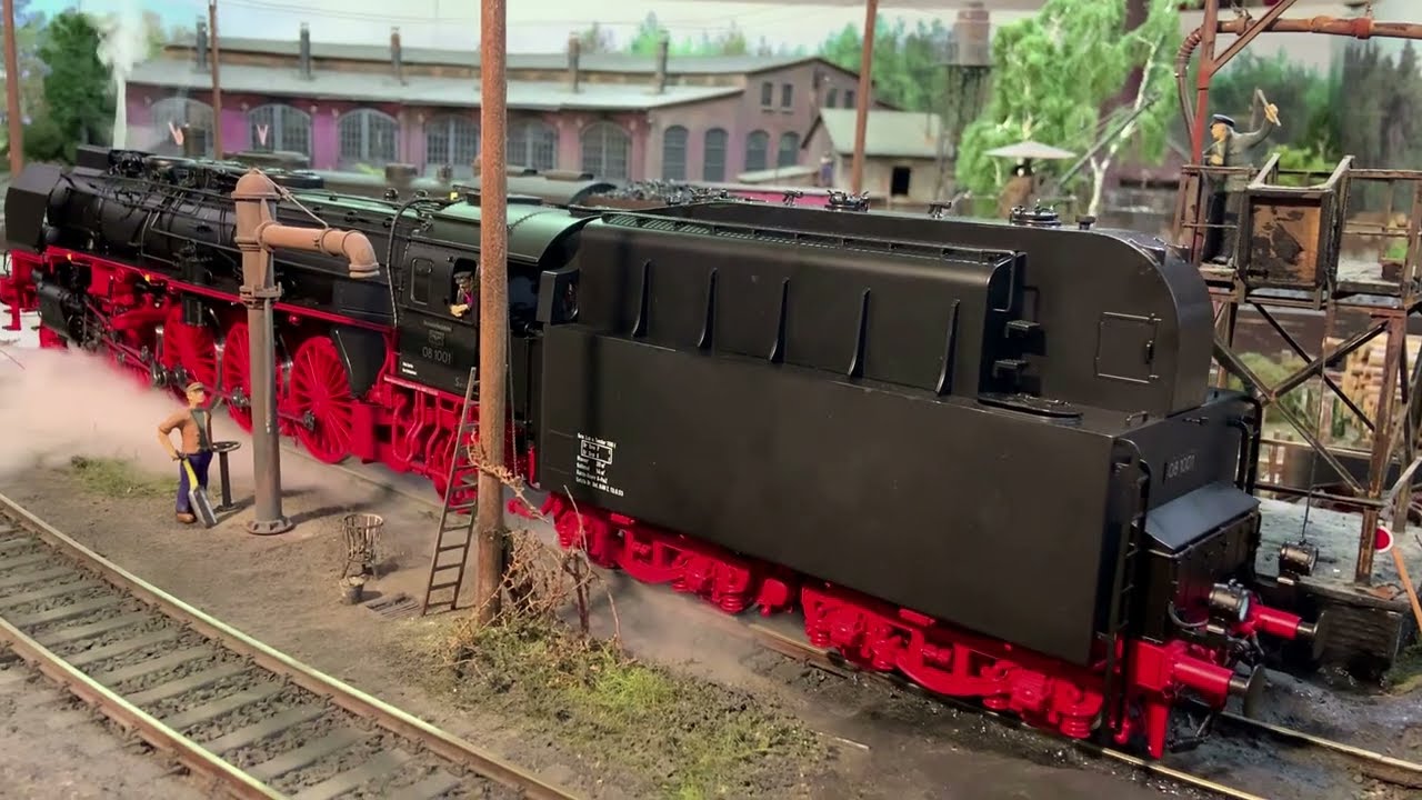 Spur 1, 1:32, BR08 v. Märklin mit beweglichen Klappen, Figuren und versch. Dampfaustr. im Bw