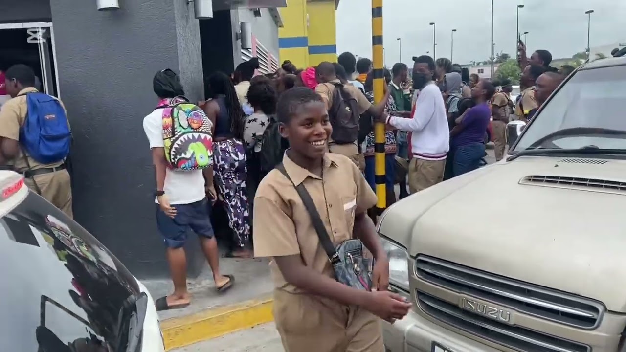 KFC FREE MEAL DEALS CAUSE CHAOS IN SPANISH TOWN- KFC JAMAICA 50th ANNIVERSARY