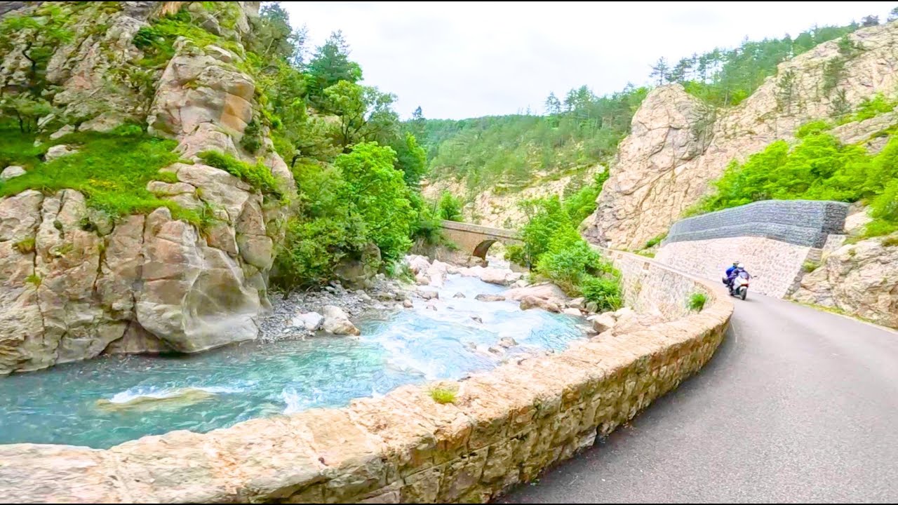 Roadtrip moto - Les spectaculaires Clues de Barles (Duo F800GT)