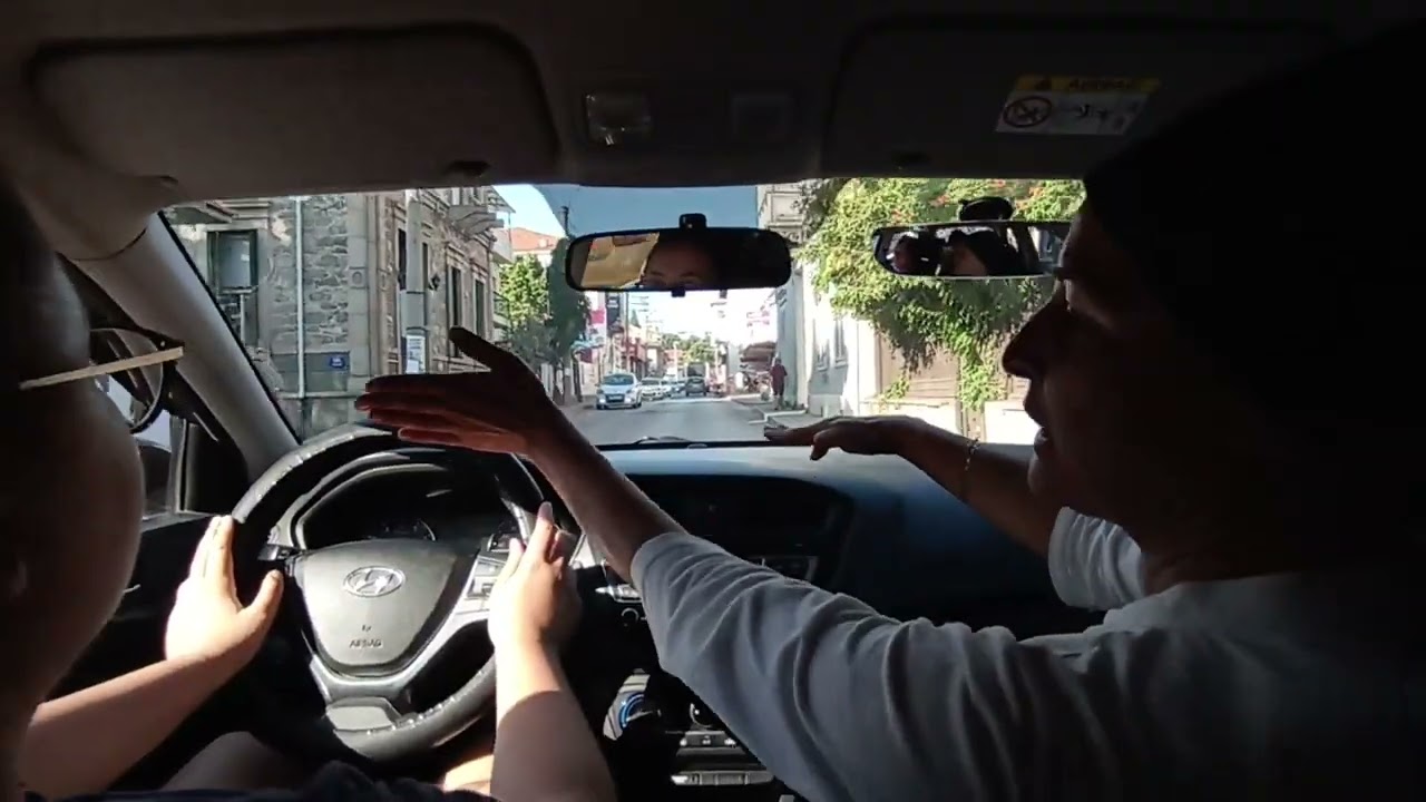 Ceren ile yoğun trafikte bol dur kalklı, kavşak dönmeli şehir içi özel ders