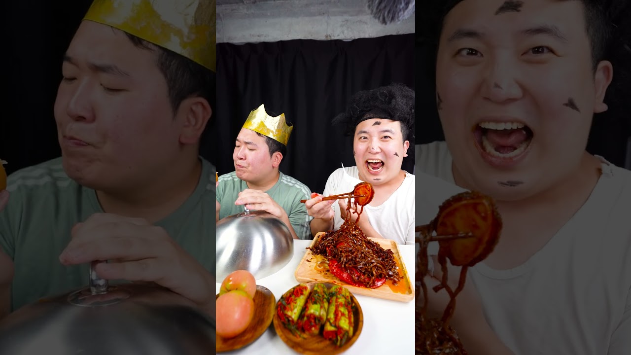👑 King: No chopsticks&hellip; 😂 / 🙍 Beggar: Lobster feast 🦞🐚🍳