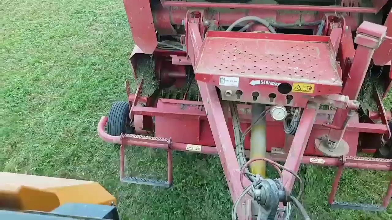 Renault 155.54 & Welger rp220 profi