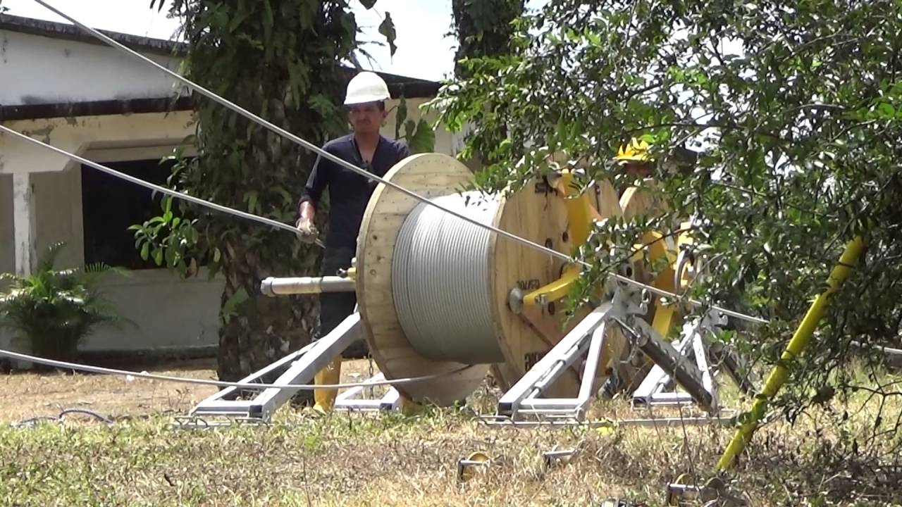 Construcción Eléctrica 27 Km Red Compacta Ecologica ANTITRACKING 13,8 KV- WORKTRYMEC ECUADOR