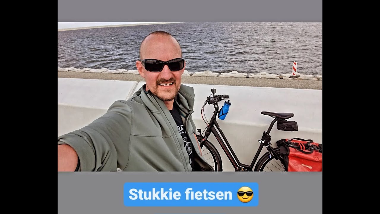 Cycling over a iconic 30-kilometre-long Dutch flood defence
