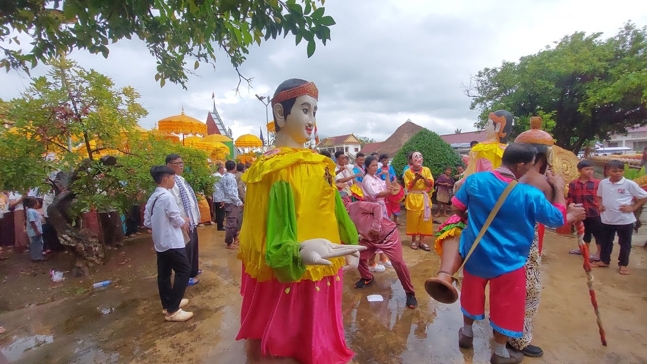 រាំឡកសាហាវទីងម៉ោង  រៀបចំដង្ហែរជុំវិញព្រះវិហារ #khmerculture #pagode #monk 