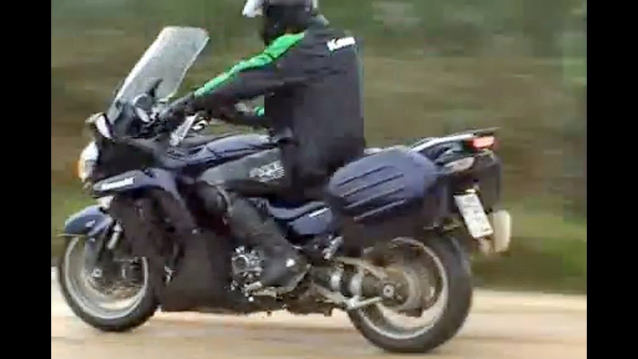 Kawasaki GTR 1400 - pullman antipatinage ! Essai Moto Magazine