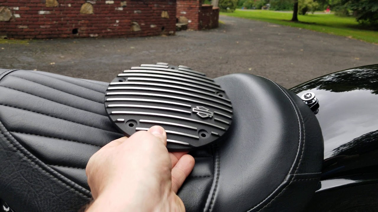 2019 Harley Slim, Dominion passenger foot pegs, black finned derby cover upgrade