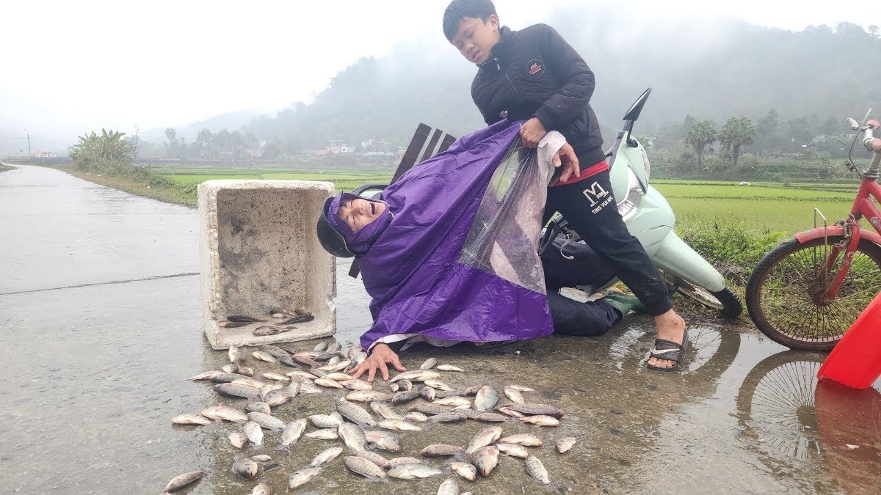 Kind boy helps fish seller who fell off motorbike and buys vegetable growing supplies.
