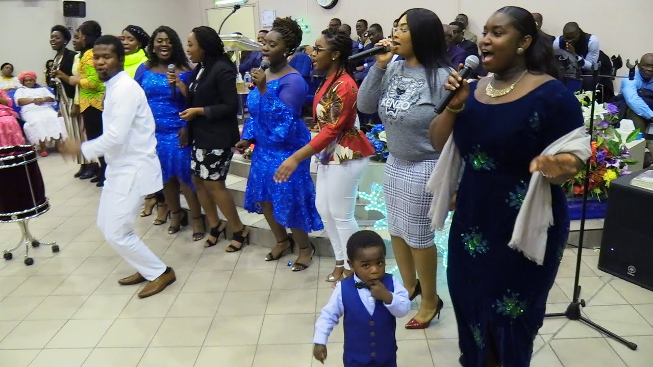 RABBONI WITH THE YOUTH OF PENTECOST SANG A SONG TOGETHER ON THE 31ST NIGHT