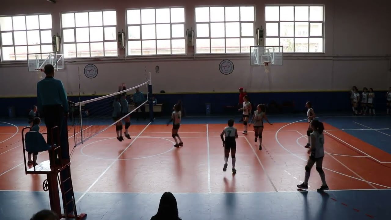 Şampiyon Gülen Muharrem Pakoğlu(2 )& Öğretmen Nejla Kızılbağ Voleybol maçı(0)