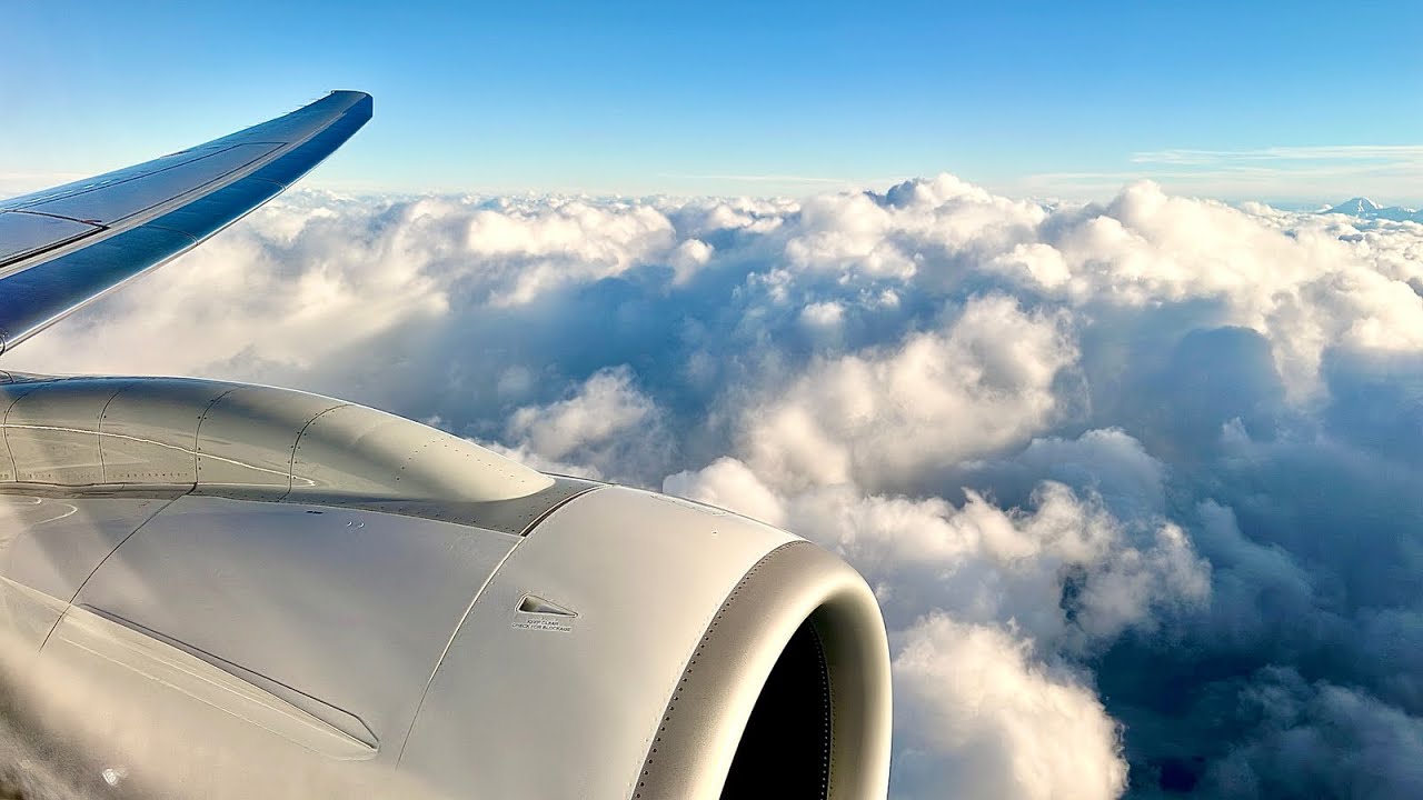 BRAND NEW E195-E2 — STUNNING CLOUDSURFING Vancouver Landing — Porter Airlines – YYZ-YVR – C-GZQB