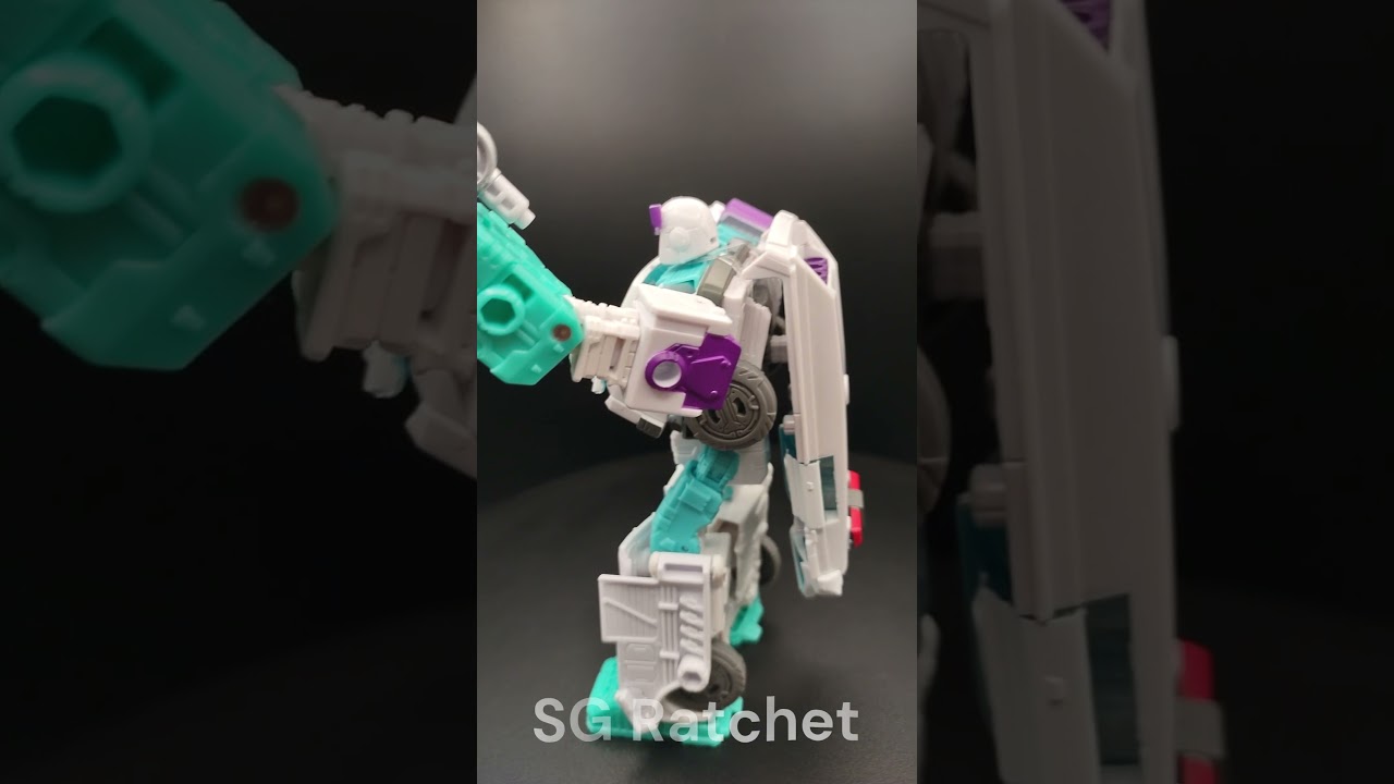 Transformers Shattered Glass Deluxe Class Ratchet (With Accessories) #youtubeshorts
