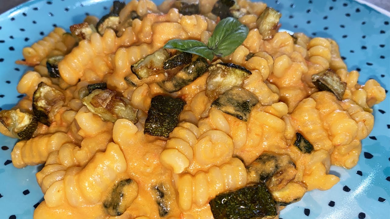 PASTA ZUCCHINE POMODORINI E PHILADELPHIA