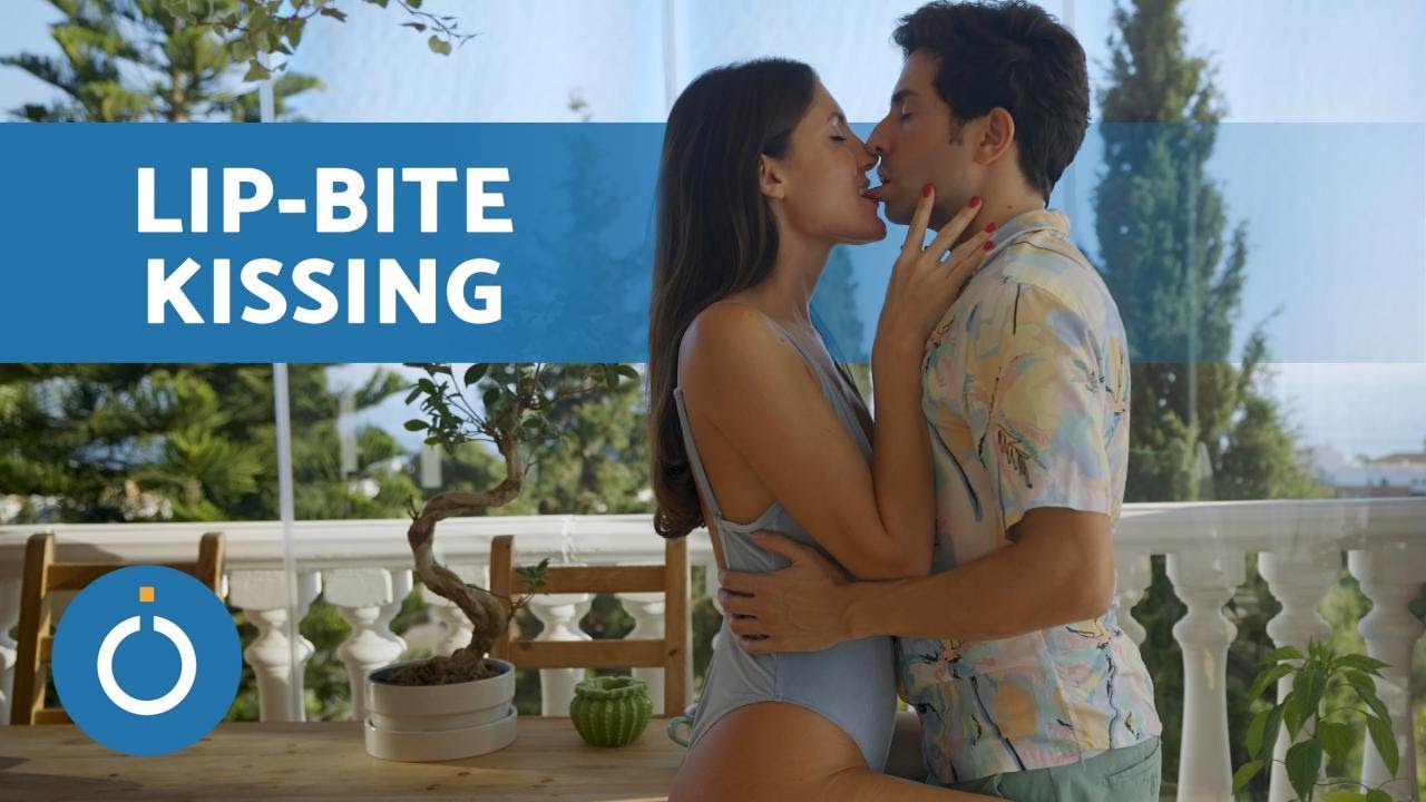 Как прикусить губу во время поцелуя 👄 (шаг за шагом)