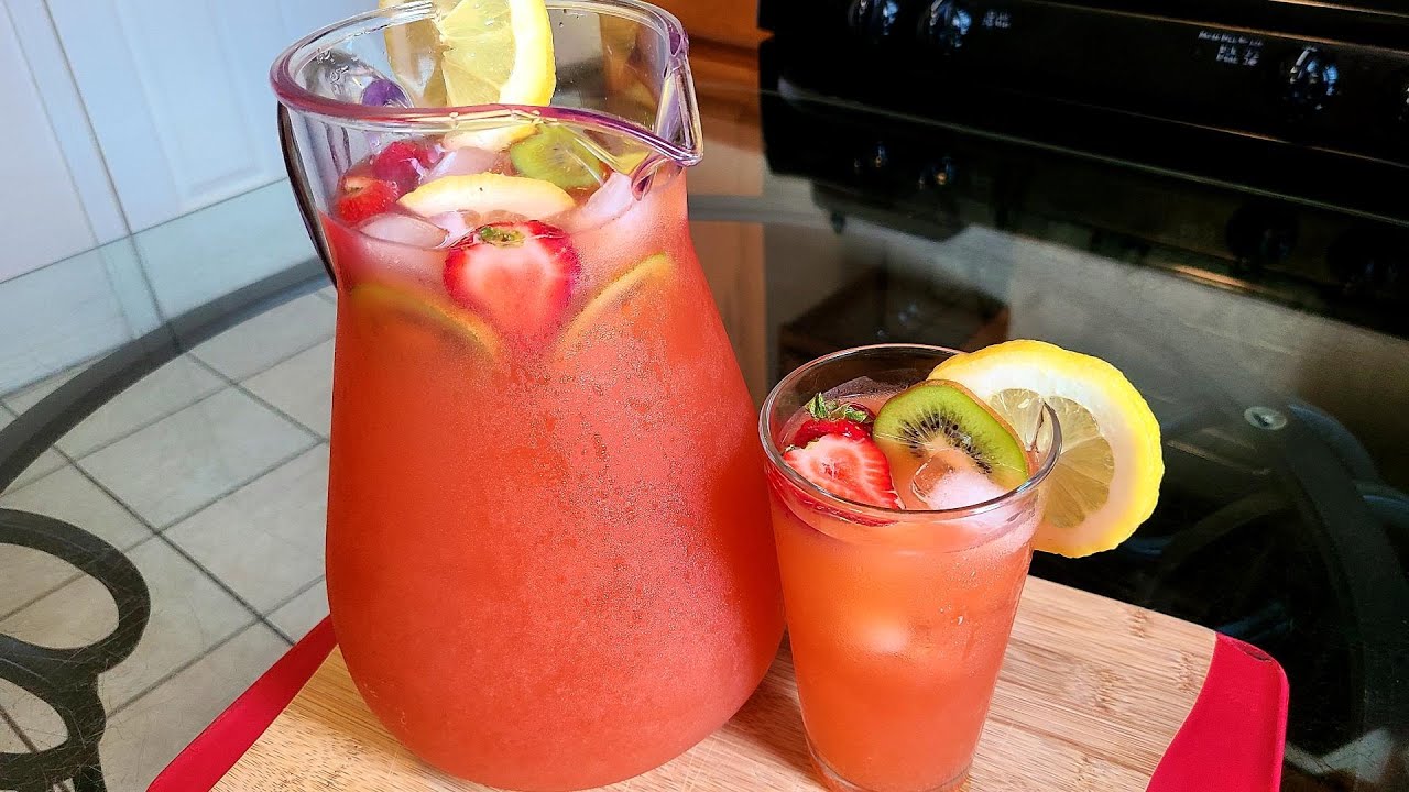 Homemade Strawberry Kiwi Lemonade | Made with fresh strawberries, kiwi and lemons