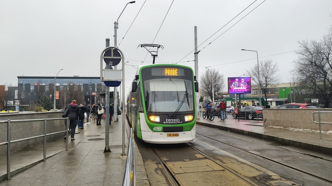 Tramvaiul Astra Imperio Metropolitan 3833 pe retragere la Piața Sudului 