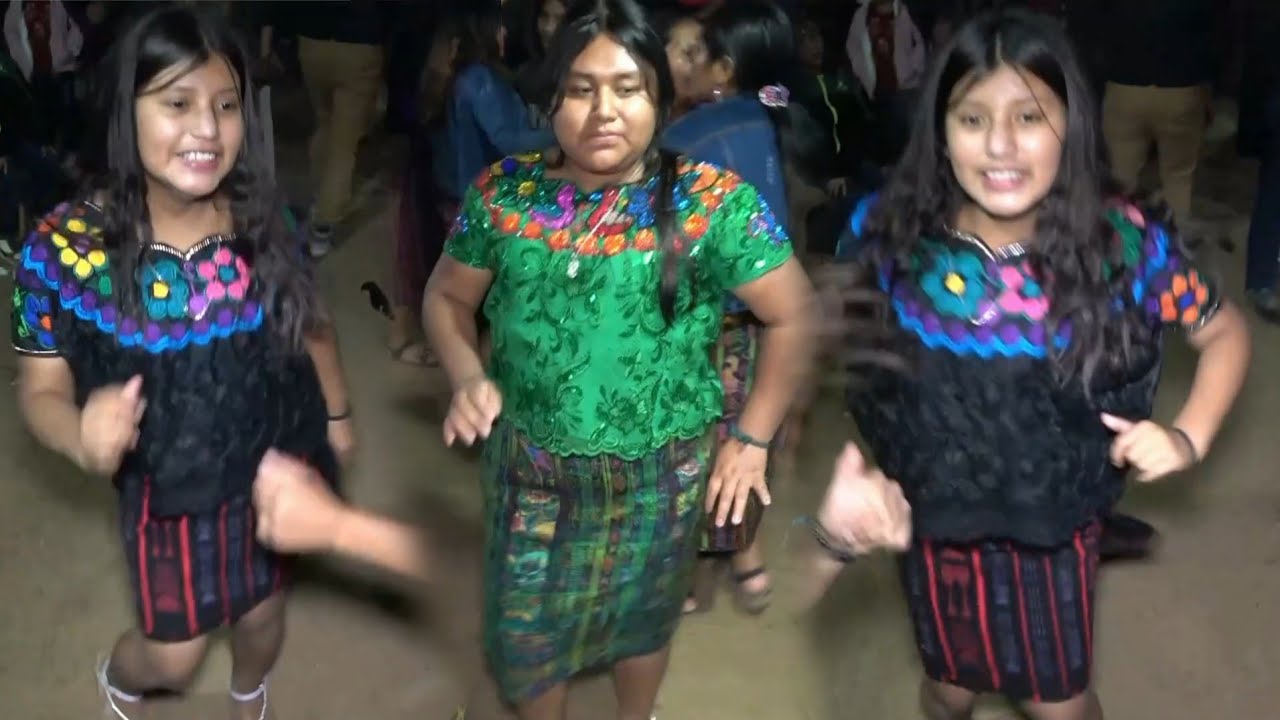  el sow de chikistrikis y las chicas como lo mueve el cuerpo la agrupación xoyita musical