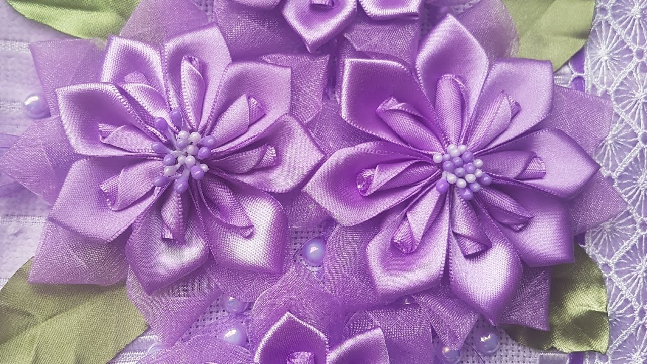 uma linda flor no lilás