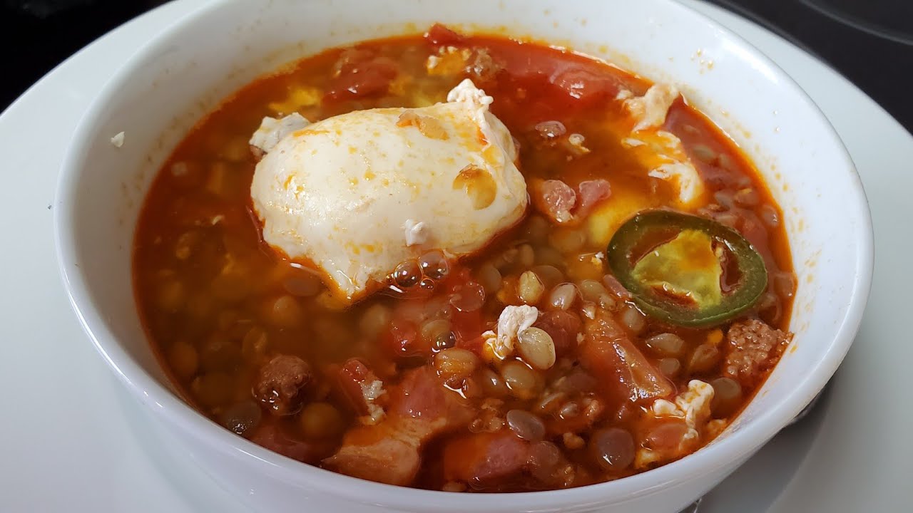 sopa de lentejas con huevos ahogados