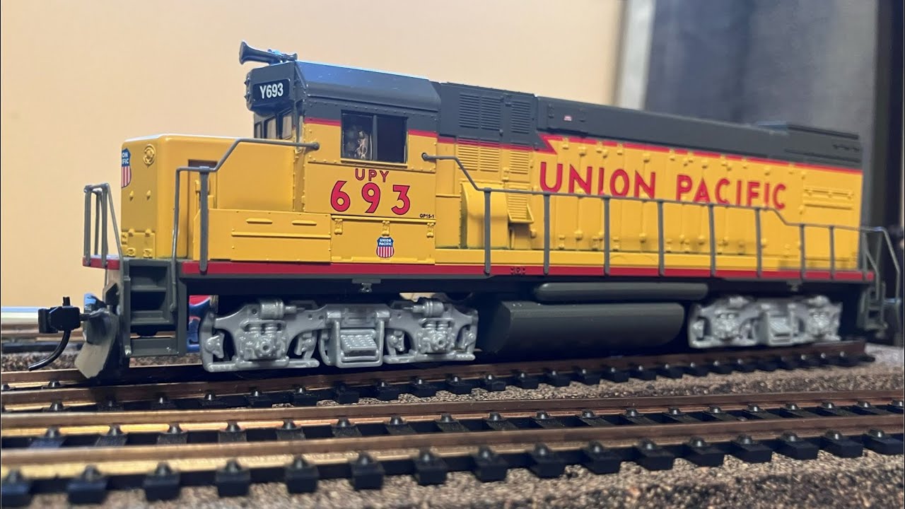 Review Time: Walthers Trainline GP15-1